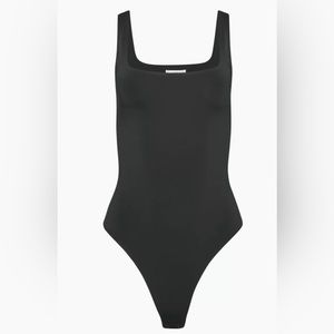 NWT Aritzia Babaton Ribbed Contour Squareneck Bodysuit